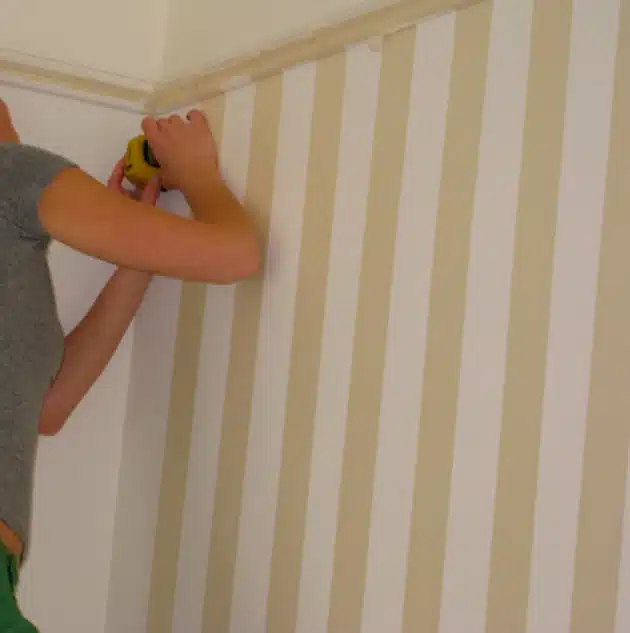 Divide the wall width by an odd number to guarantee matching stripes int he corners. Image Credit: Value Painting